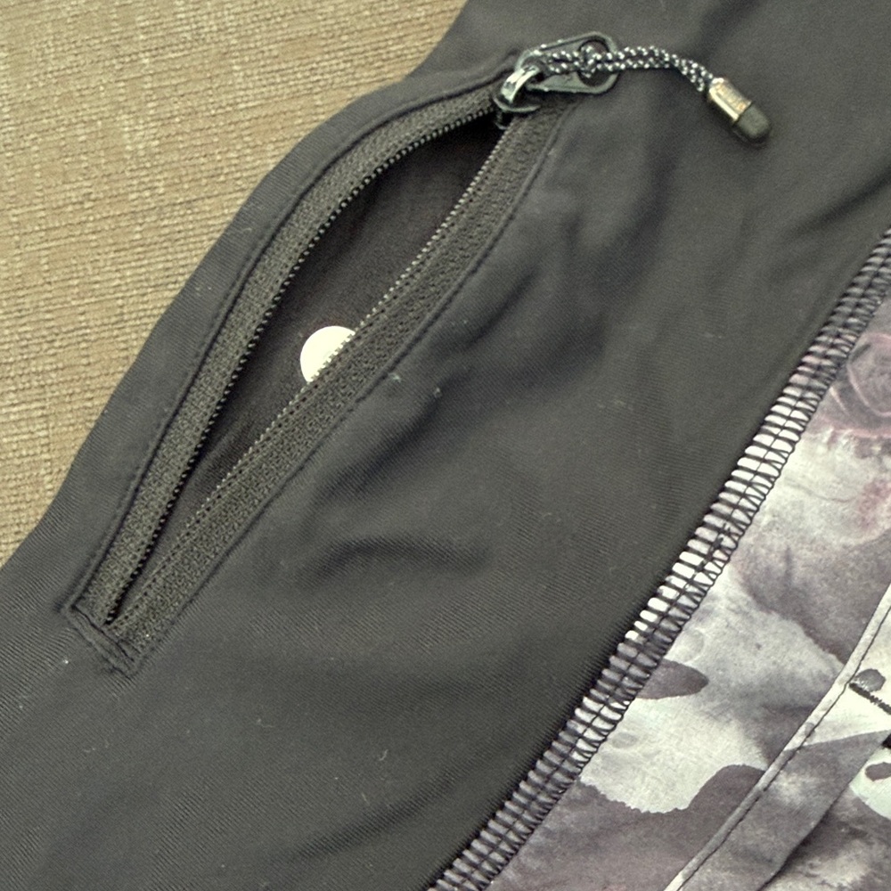 LULULEMON Speed Up Shorts 8 - Picture 4 of 14